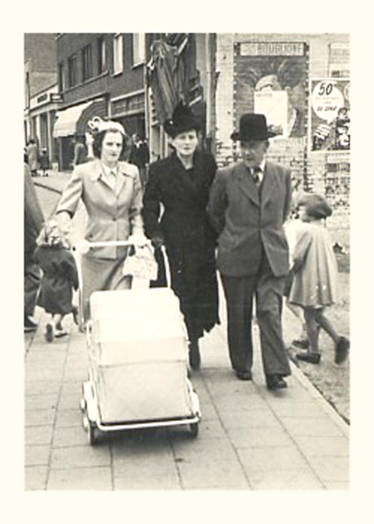 039_1951-52_Mom_with_Oma_and_Opa_Weekers_and_Paul